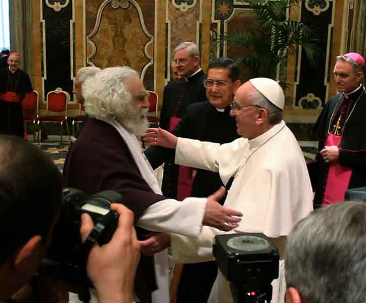 Baba Ganapati, also known as Armondo Linus Acosta, with Pope Francis in March 2013, in a private meeting with His Holiness and other spiritual leaders, that was held in Clementine Hall the day after the Pope’s Inaugural Mass, March 2013. <span style=""font-size: 9px;"">© AFA vzw</span>